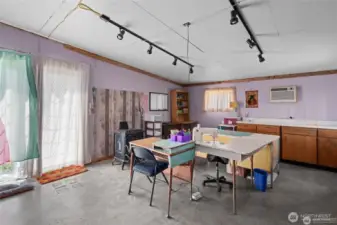 Extra "studio" room.