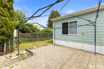 Outdoor living area beside primary bedroom