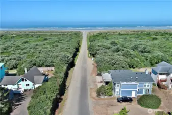 Location on a Beach Approach, less than 5 minutes walking distance to ocean