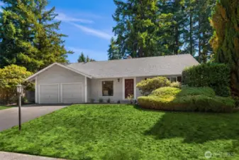 Well-maintained home in the Kingsgate Community.