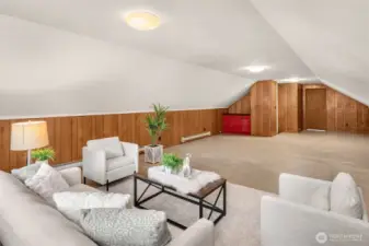 Large bonus room with many possibilities.