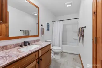 2nd floor full bathroom
