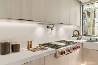 Luxury Details: High-end finishes adorn every corner, adding a touch of luxury to your everyday life.
