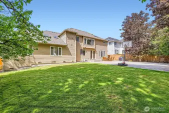 Lots of space to entertain and relax!