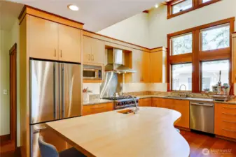 Clear maple kitchen cabinets
