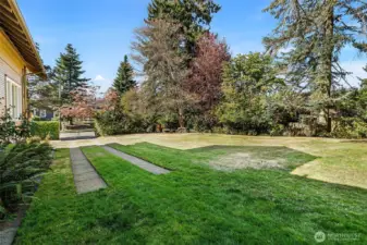 Side Yard/RV Parking