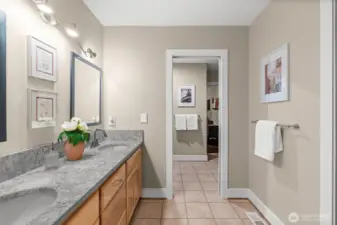 Jack n Jill bathroom for bedrooms 2 & 3