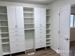 Closet leads to bonus room off Primary