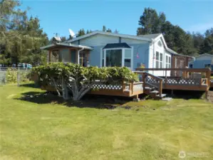 LAKESIDE YARD