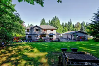 Gorgeous back yard! Space to entertain and garden!