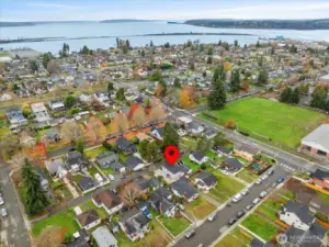 LOCATION JACKPOT! One of Everett's most desirable neighborhoods.