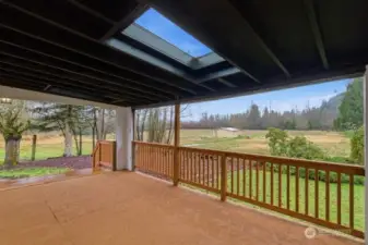 Deck With Views Of Mountain Rainier