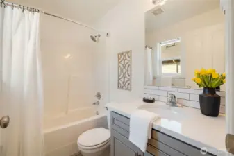 The full bath in the hall.