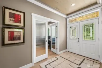 Another look at the entry way.