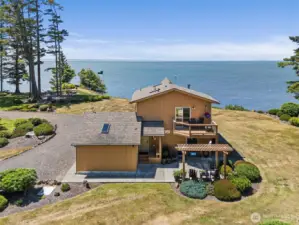 Tremendous views from Long Island to Tokeland, and across the mouth of Willapa Bay to the Pacific