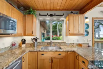 Stainless steel, cherry wood and granite cooks kitchen