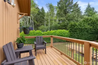 Comfortable balcony to savor the peace of your private park