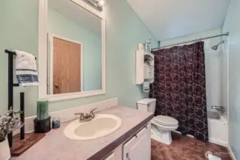 Main full bath.