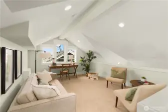 Loft bonus room or office