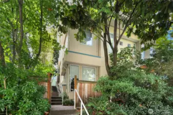 Welcome to 3661 Albion Pl N #5