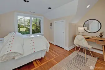 The second upstairs bedroom. This one is the middle bedroom.