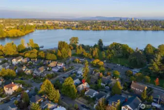 Greenlake is in your backyard (not quite literally, but it is very close!) Greenlake is a treasure for outdoor enthusiasts.