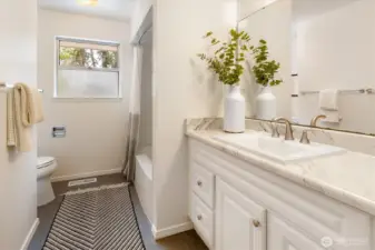 West home - 22511: Full bathroom centrally located between the bedrooms.