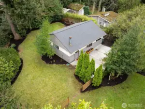 East Cottage - 22511 1/2: Enjoy the large, private level backyard and deck.