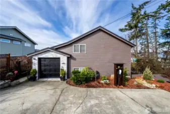 Gorgeous views, a private trail, a hot tub, and even a Tesla charger—this home has it all!
