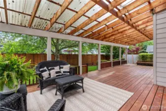 Take pleasure in the covered deck, which is ideal for barbecues and relaxation.