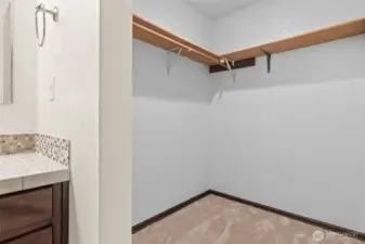 Walk in Closet & Sink for 2nd Bedroom~