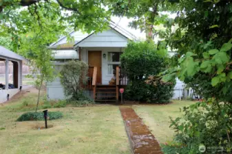 844sf home on 5500sf lot