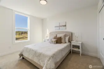 Additional Bedroom on the Upper Floor ...