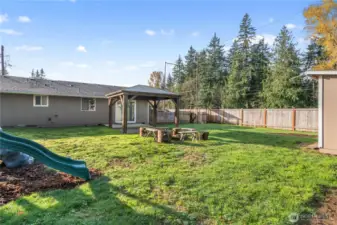 Large yard with sewer(potentially room for an DADU)