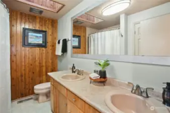 Full bath off hallway with skylight