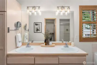 Spacious double vanity with ample storage—perfect for busy mornings and everyday convenience.