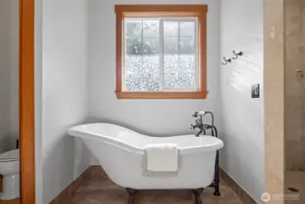 Separate tub primary bathroom
