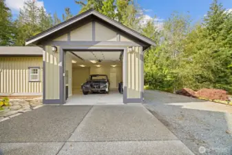 Detached 780 sq ft shop