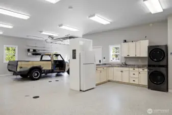 detached shop with laundry
