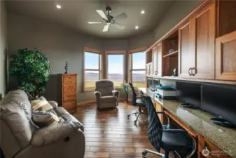 Main floor office/flex space