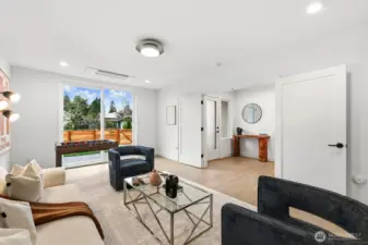 Great access to the fenced front yard.