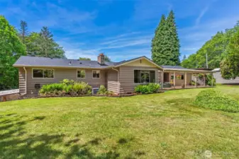 Gorgeous well-kept home in wonderful Wahkiakum...