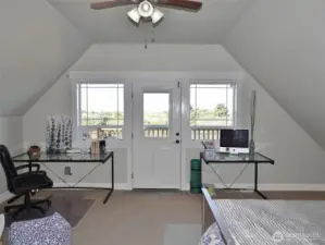 Large upstairs Main Bedroom w/ 9' and vaulted ceilings and ceiling fan.