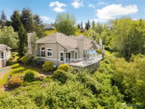 A gorgeous setting on a peaceful dead-end street, enjoy the natural beauty around you!