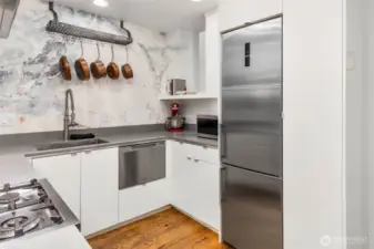 Kitchen with high-end stainless steel appliances