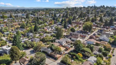 Nestled in the Gatewood neighborhood, you are centrally located in West Seattle to major arterials, schools, shopping.  You can walk to coffee in almost any direction....