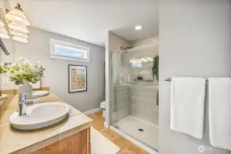 Spacious primary en-suite bath with warm finishes.