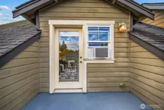 Plenty of privacy on the top-floor deck.