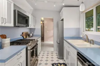 Don’t miss the gas stovetop—perfect for precision cooking and serious home chefs