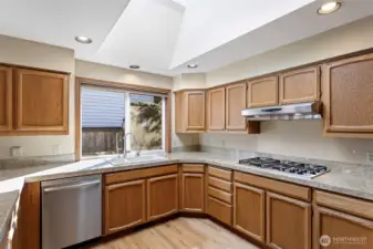 Kitchen w/Breakfast Bar
